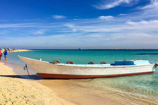 The Giftun islands are one of the most beautiful attractions in Hurghada. Visitors can take a boat trip to this island and enjoy its clear blue sea and see dolphins playing along the coast. They can also go diving or snorkeling to explore the underwater world has to offer.
Key